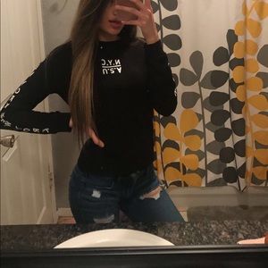 NYC-USA White lettered black long sleeve H&M